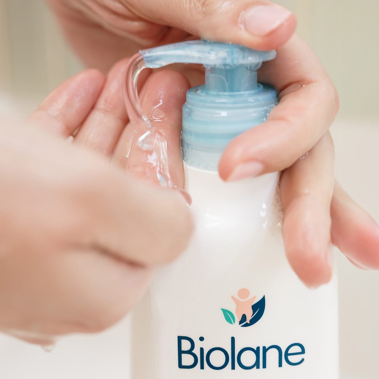 biolane-waschgel-2in1-k-rper-haare-750-ml-97-nat-rlich image 3
