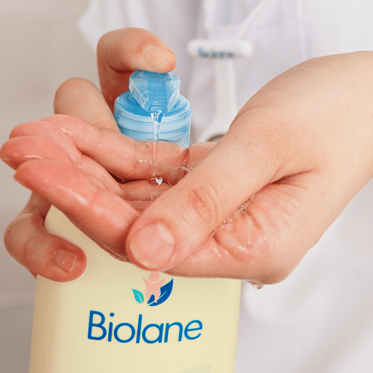 biolane-cheveux-d-m-l-s-baby-haarset-shampoo image 3