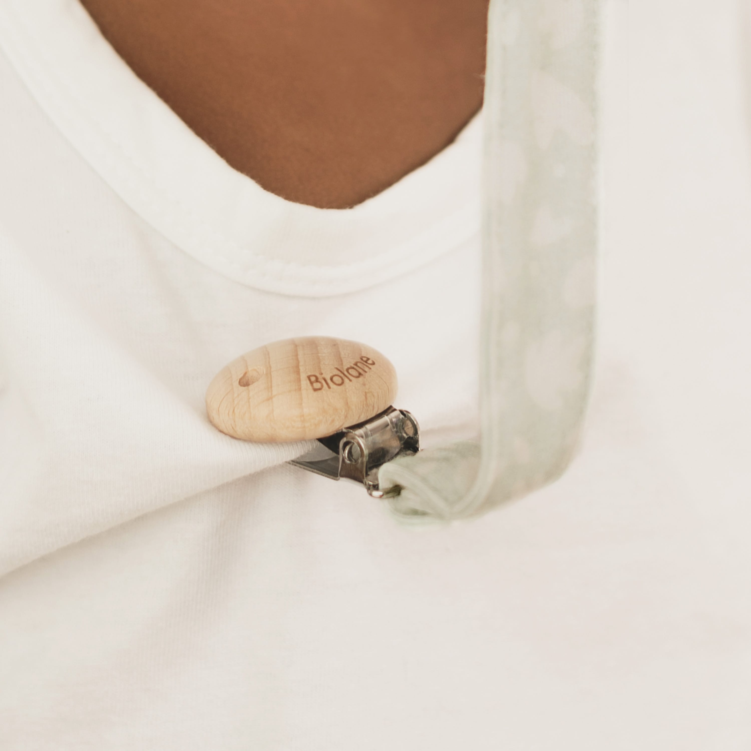 biolane-schnullerkette-beige-anatomisch-mit-clip image 2